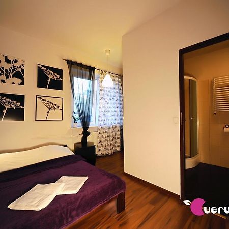Very Berry Hostel - Old Town, Parking, Lift, Reception 24H Poznan Dış mekan fotoğraf