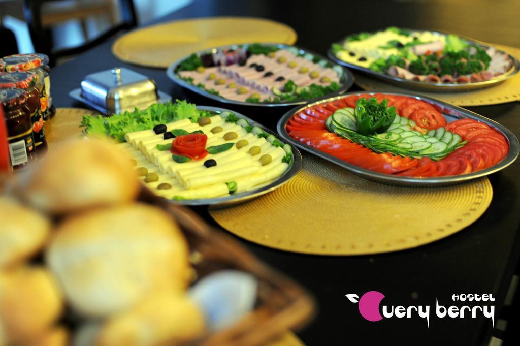 Very Berry Hostel - Old Town, Parking, Lift, Reception 24H Poznan Dış mekan fotoğraf